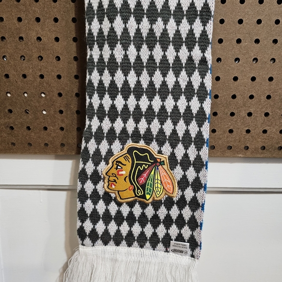 Chicago Blackhawks Hooligan Scarf - Picture 2 of 6